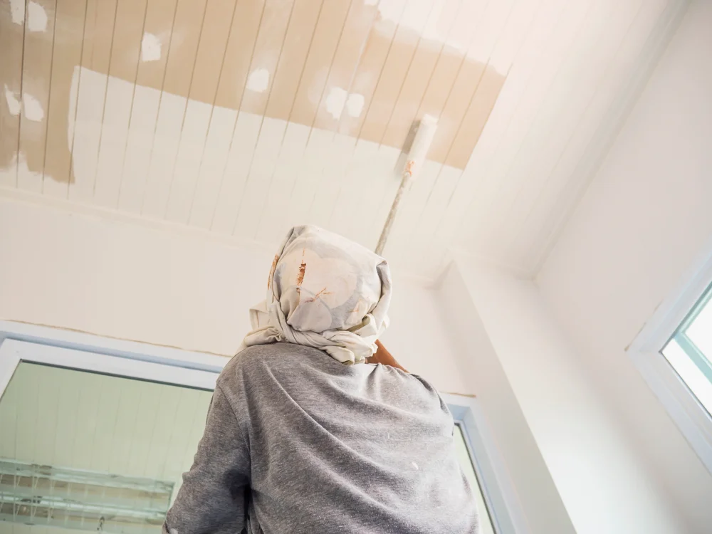 Mise en peinture d’un plafond au rouleau